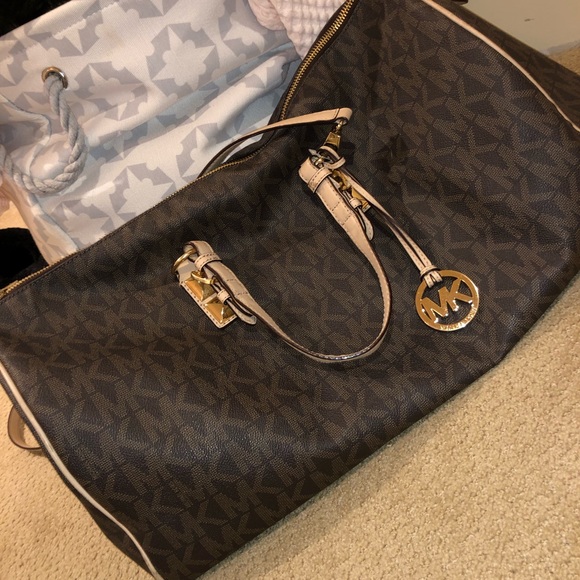 Michael Kors Handbags - Michael Khors